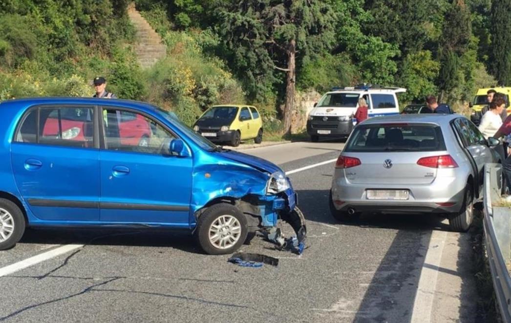 PROMETNA NA NUNCIJATI: U sudaru dva vozila   jedna   osoba ozlijeđena (FOTO/VIDEO)