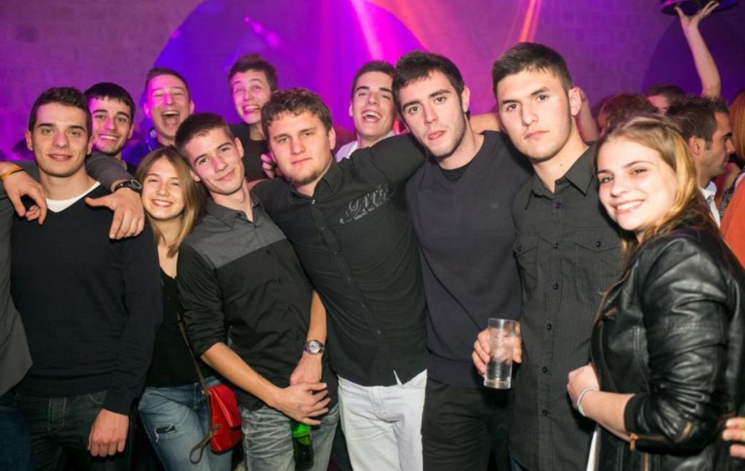 JOŠ JEDAN SJAJAN KONCERT U REVELINU:  Zabranjeno pušenje potvrdilo svoj status (FOTOGALERIJA)