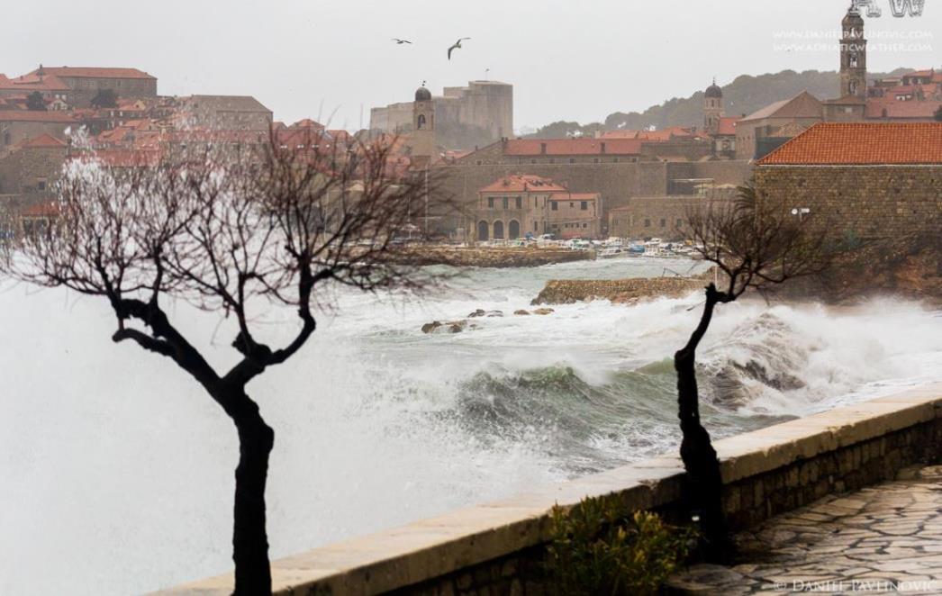Jako nevrijeme zahvatilo sjeverni Jadran, u Dalmaciji  južina