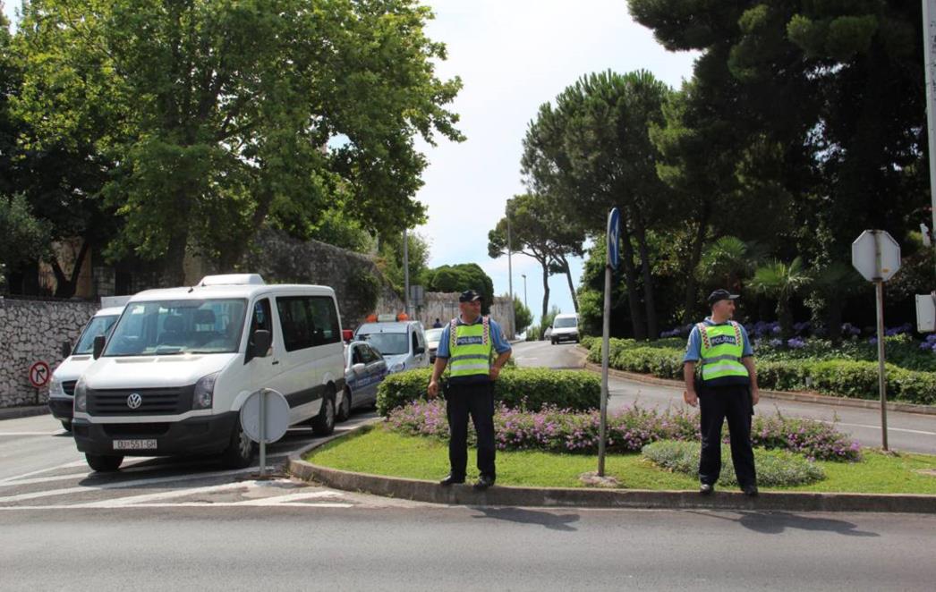 Naletila na dijete automobilom u dvorištu osnovne škole