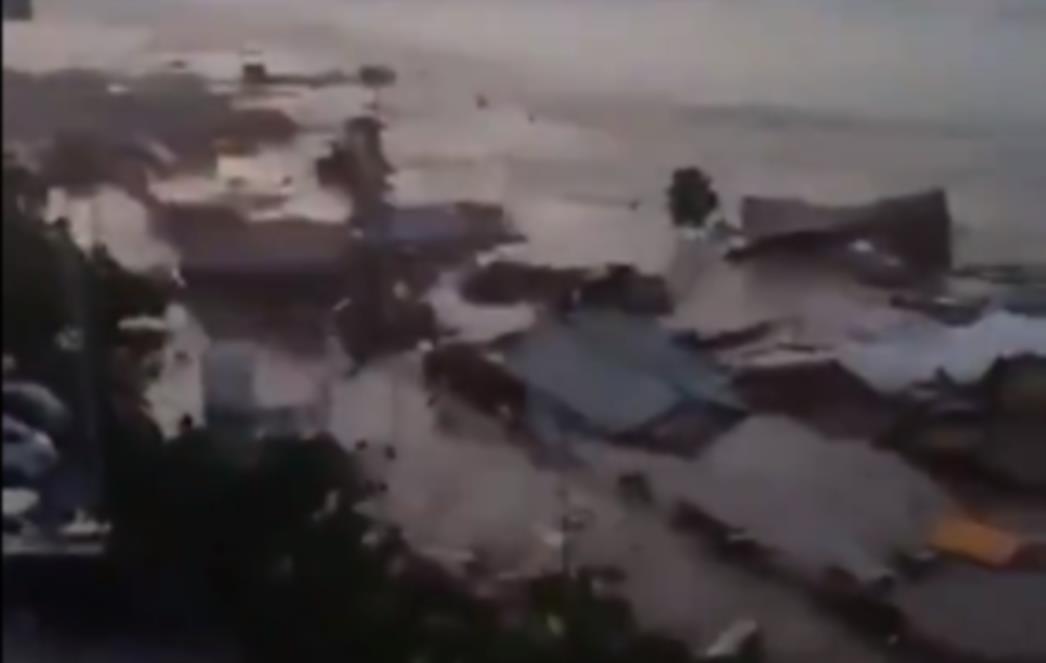 KATASTROFA U INDONEZIJI Razorni potres i tsunami: Poginule 384 osobe, ljude ubijali dijelovi kuća