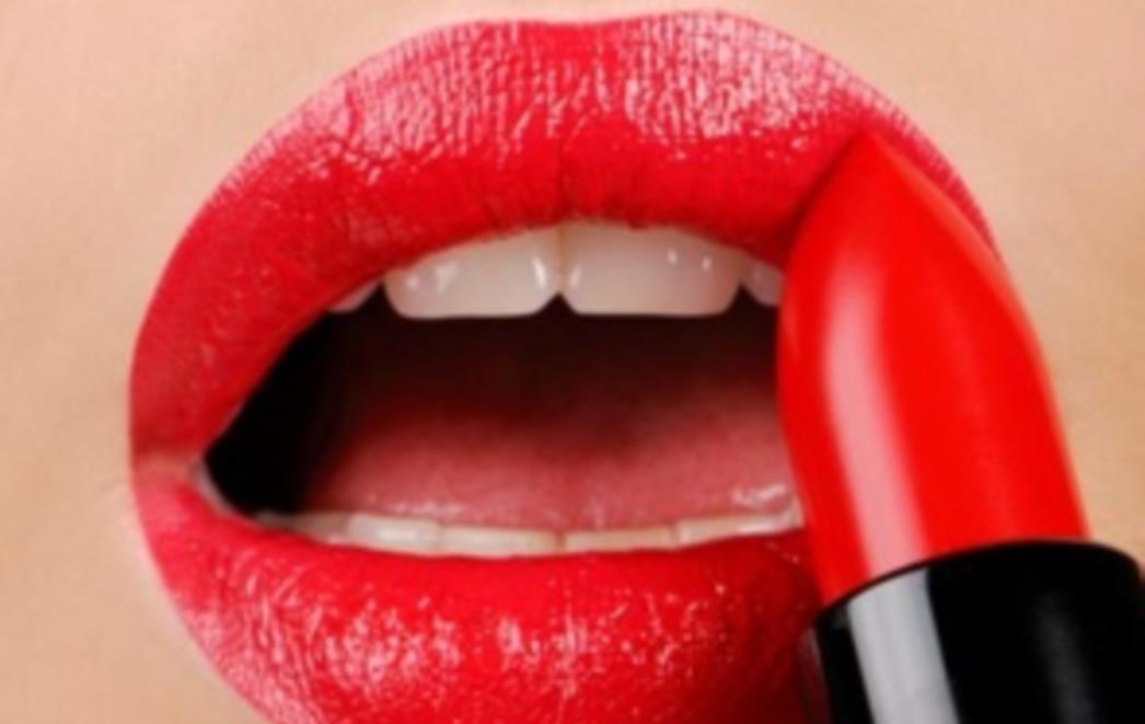 Žena u prosjeku godišnje potroši suludih 627 sati i 28 minuta na izgled
