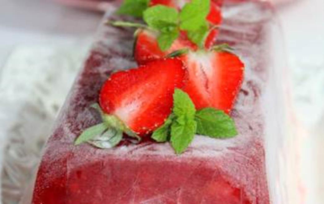 RECEPT DANA: Semifredo sa šumskim jagodama