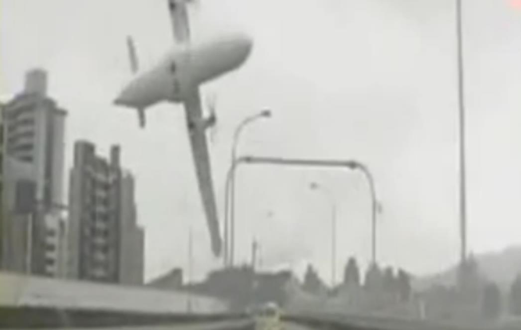 Nevjerojatna snimka pada zrakoplova TransAsie u rijeku Taipei
