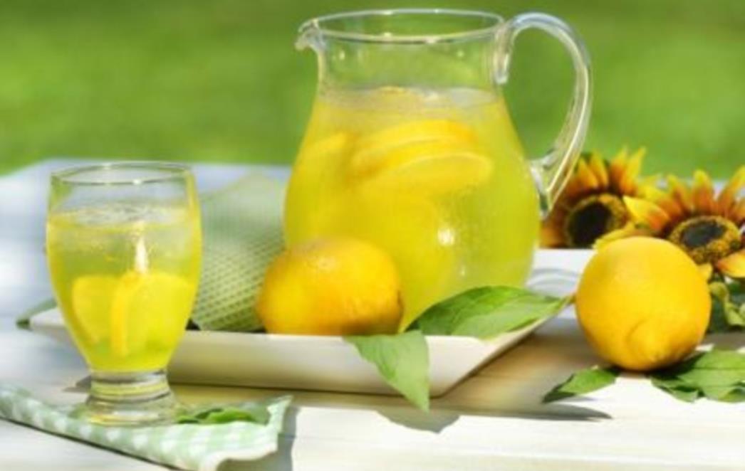 RECEPT DANA: Limunada s bobičastim voćem