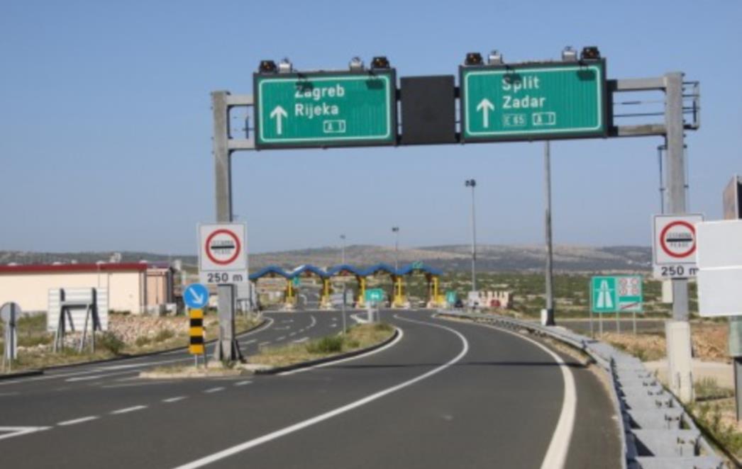 TEŠKA NEDJELJA ZA HITNE SLUŽBE:  Finac autocestom vozio krivim smjerom, četiri prometne nesreće i dva požara 