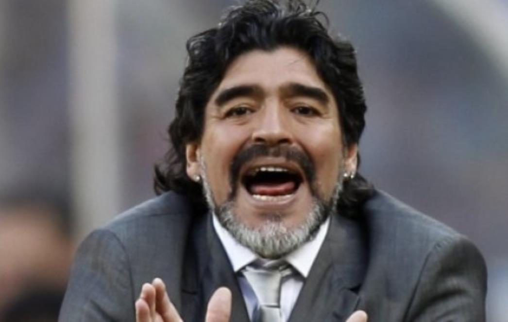 ČEKA GA TEŠKI OPORAVAK: Legendarni   Maradona  završio na operaciji!