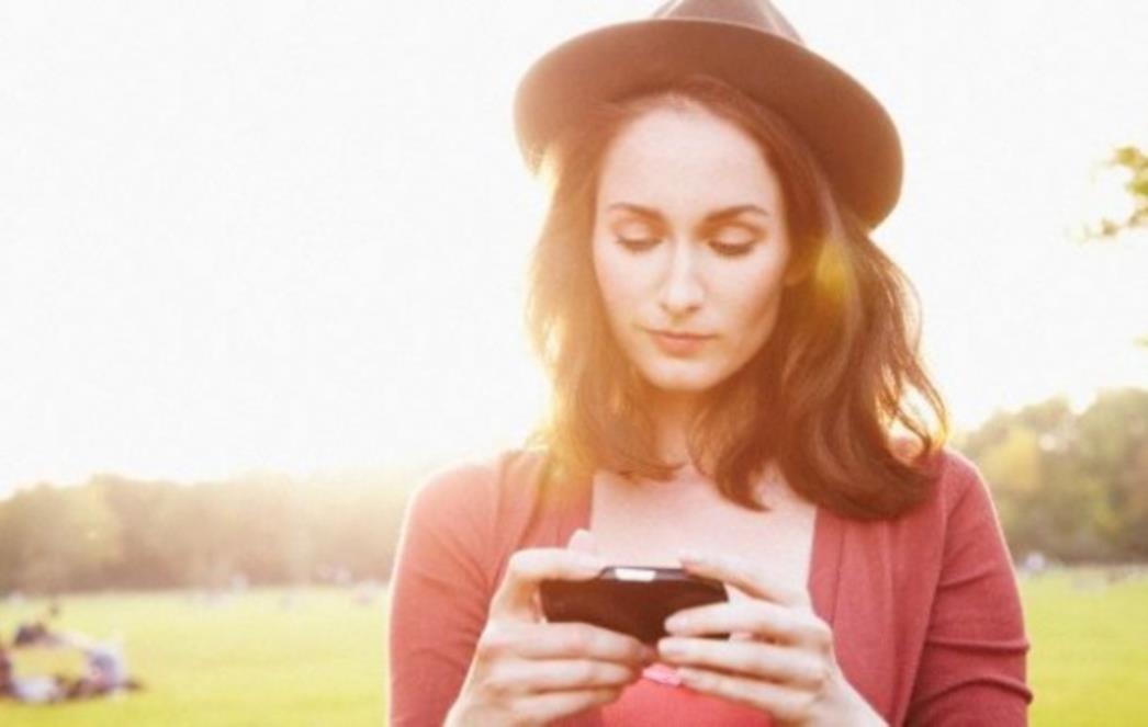 Zašto ne odgovara? Tri pravila SMS-anja sa muškarcima 