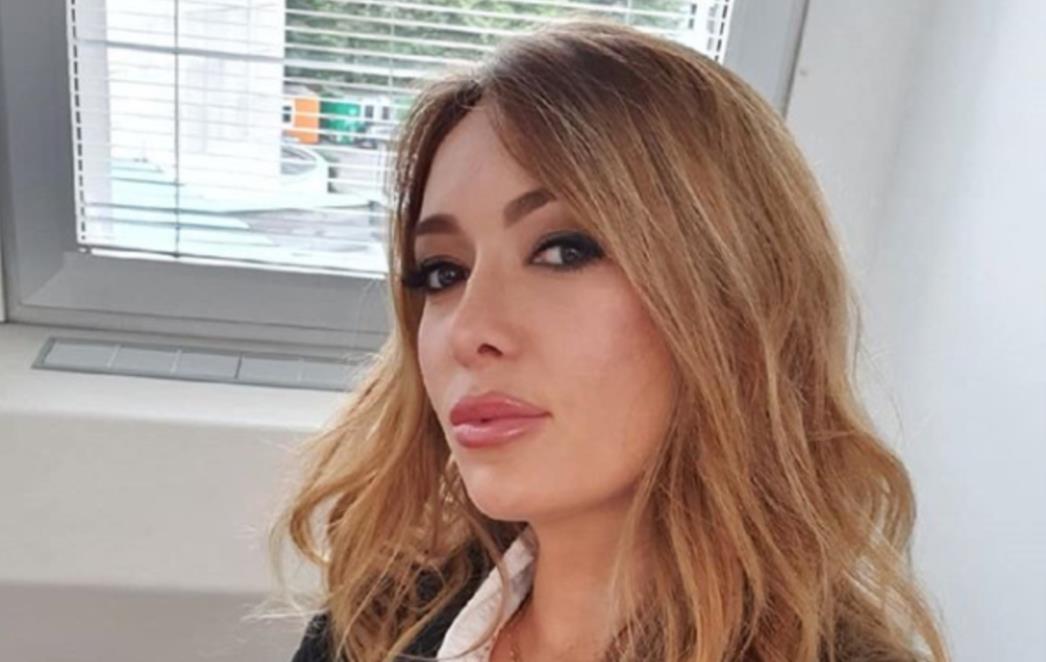 LIDIJA BAČIĆ RASKOPČALA KOŠULJU I POKAZALA DUBOKI DEKOLTE ‘Da su nam sve ovakve šefice…’