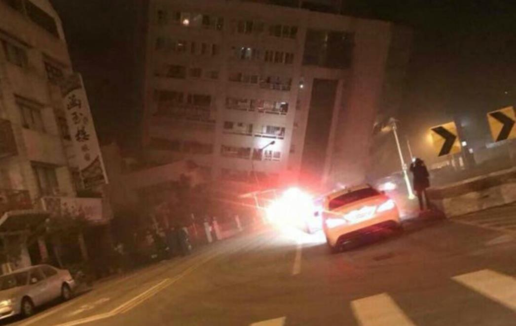 Snažan potres pogodio Tajvan: Urušile se zgrade i ceste, ljudi zarobljeni u srušenom hotelu