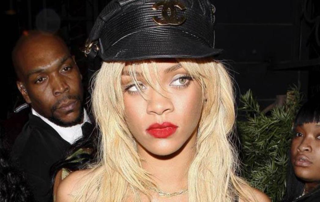  Pokrali su je, Rihanna je tužila računovođe
