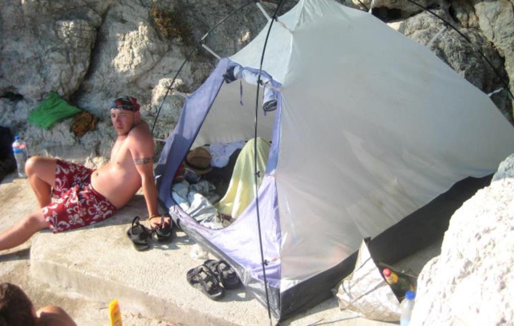 BESPLATNO LJETOVANJE U DUBROVNIKU (2): Poljaci nesmetano kampiraju na plaži (FOTO)