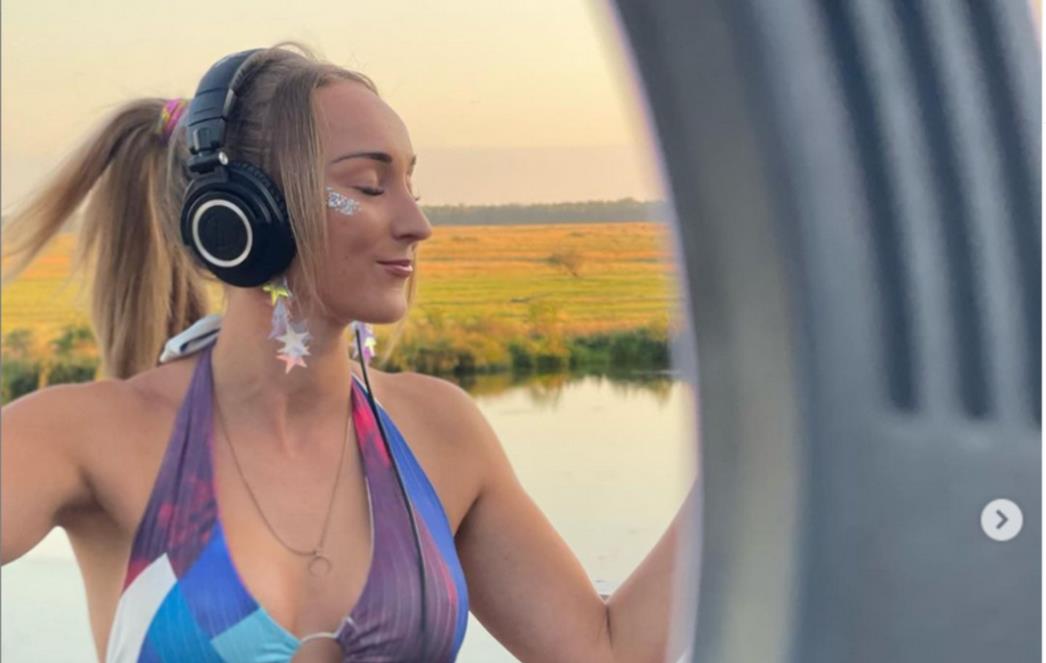BEACH BAR PONAT Glazbeno iznenađenje uz DJ Daniellu Bjarnhof