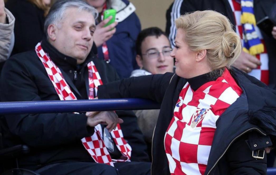 DOMOLJUBI U CRVENO-BIJELIM DRESOVIMA Grabar Kitarović, Glogoški i Karamarko u navijačkom elementu