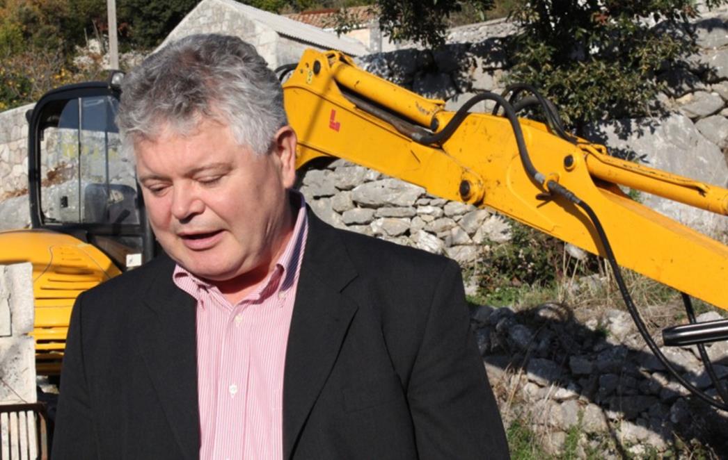 GERILA KAMPANJA: Vlahušić na Vierdino predstavljanje poslao bager