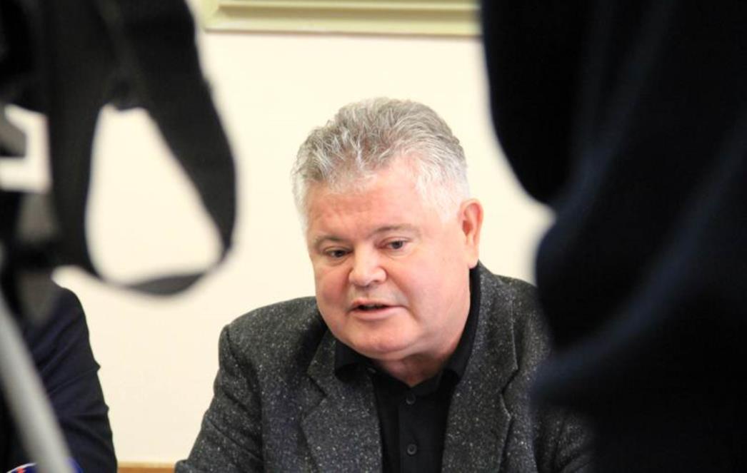NEVJEROJATAN BEZOBRAZLUK: Gradonačelnik Vlahušić bez riječi objašnjenja pobjegao od branitelja!