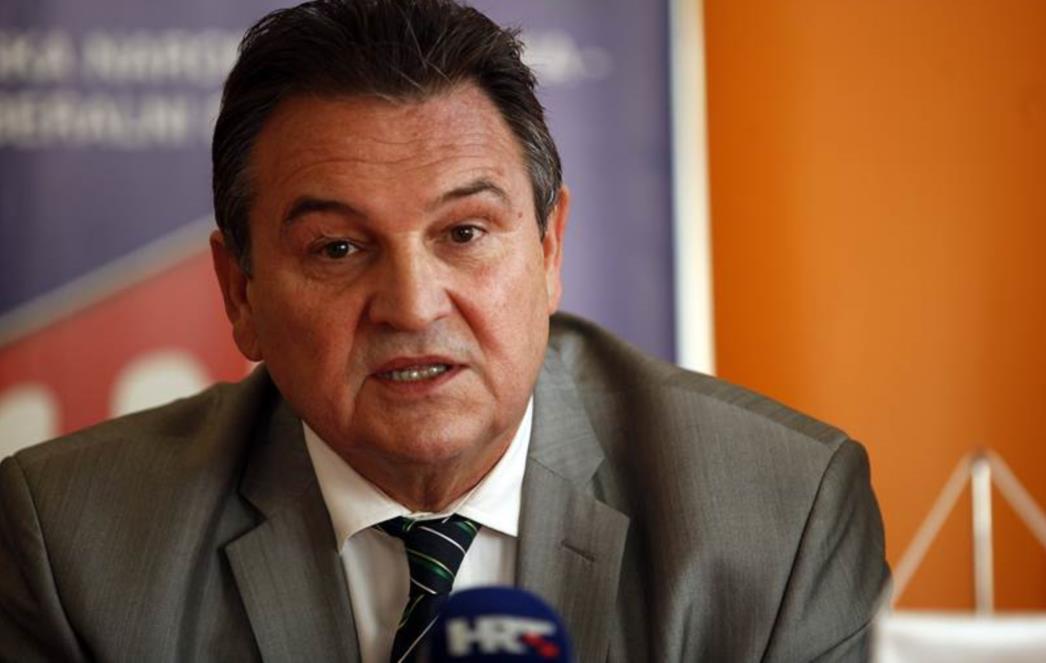 Sve više protivnika Radimira Čačića 