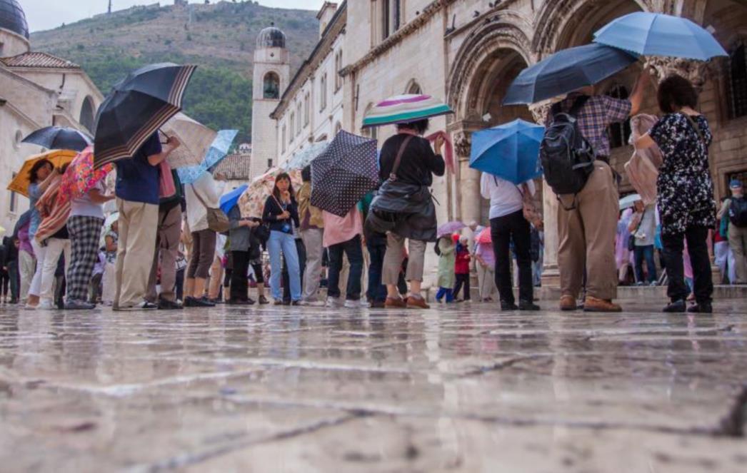 'Mi došli u Dubrovnik, a nigdje ljeta' (FOTOGALERIJA)