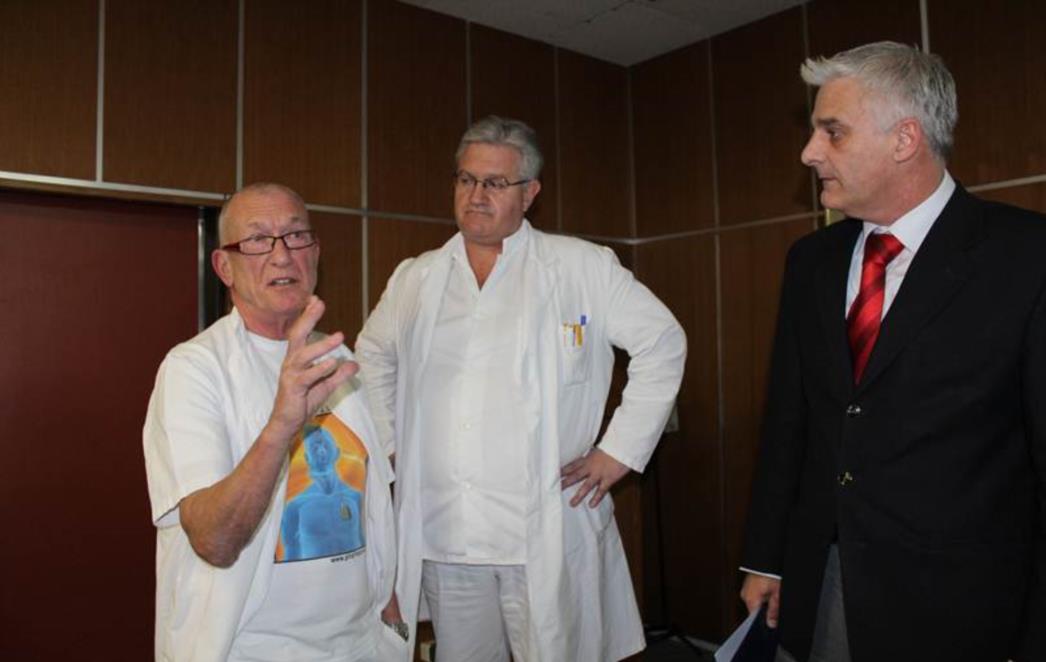 Zanima vas kako izgleda operacija glave?  (FOTO)