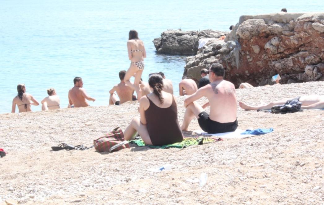 Na dubrovačkim plažama počele ljetne radosti (FOTO)