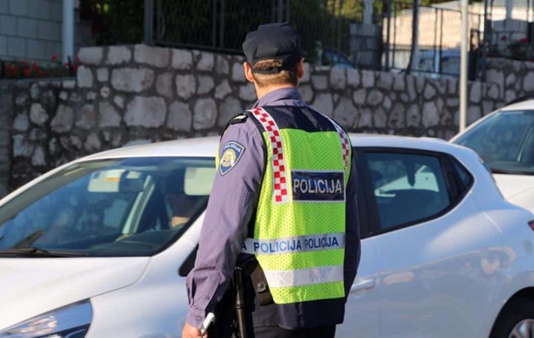 PODUZETO 695 REPRESIVNIH MJERA PROTIV POČINITELJA PREKRŠAJA U proteklom tjednu pet prometnih nesreća; dvije osobe teže, a pet lakše ozlijeđeno