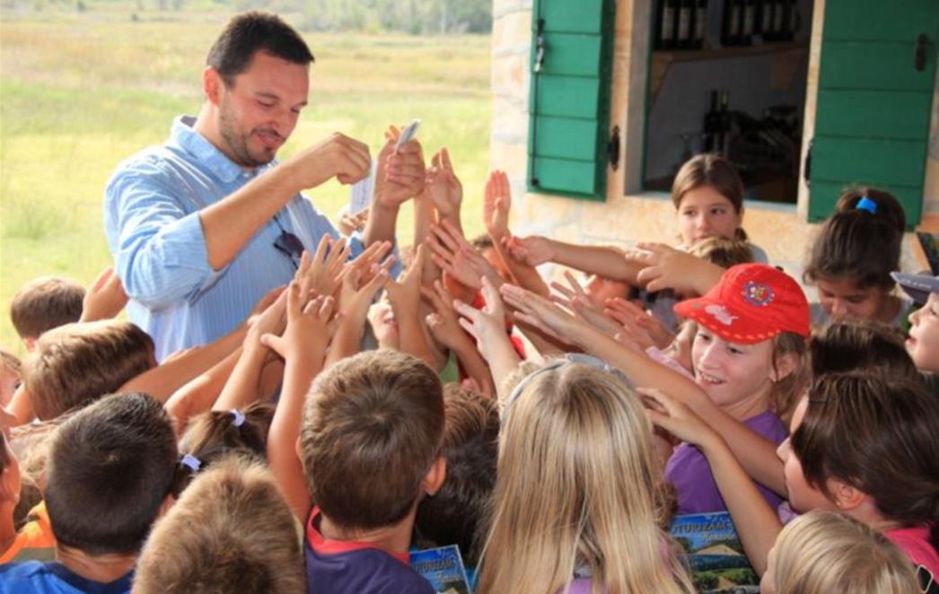 Djeca iz osnovnih škola 'Gruda' i 'Čilipi' posjetila Agroturizam Konavle (FOTO)