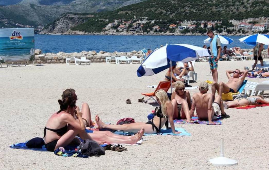 DAN DRŽAVNOSTI U DUBROVNIKU: Iskoristi praznik, brzo na plažu (FOTOGALERIJA)