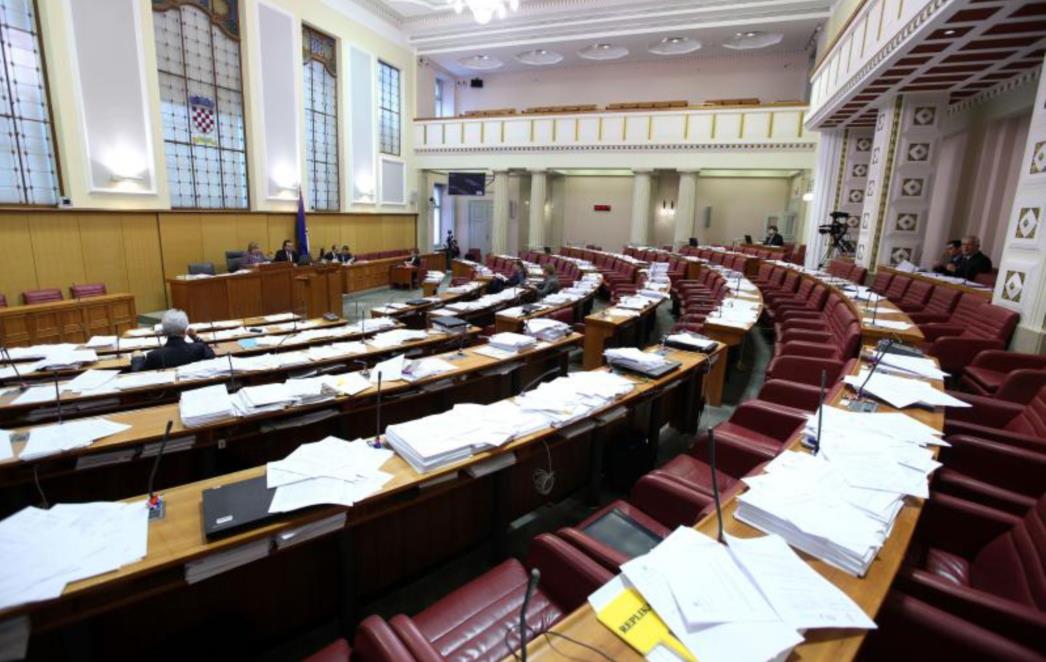 Država na kolektivnom godišnjem odmoru:  Tko slijedeća dva tjedna upravlja Hrvatskom? 