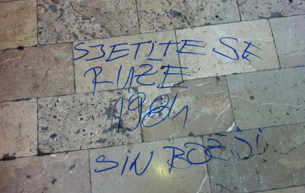 Muškarac išarao Stradun i spomenike čudnim porukama (FOTO)