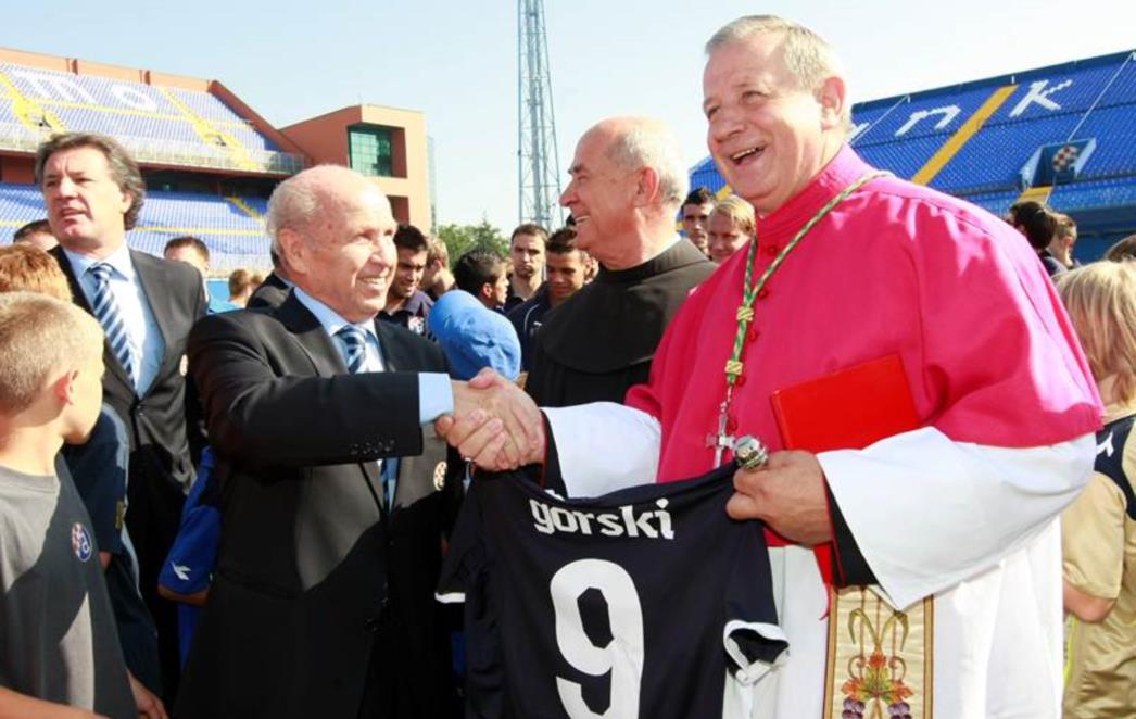 Biskup blagoslovio stadion i Modre, Mamić predstavio nova pojačanja (FOTO)