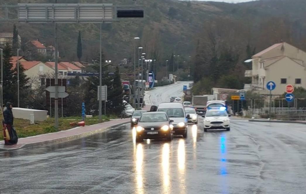 U prometnoj nesreći u Župi automobil udario ženu
