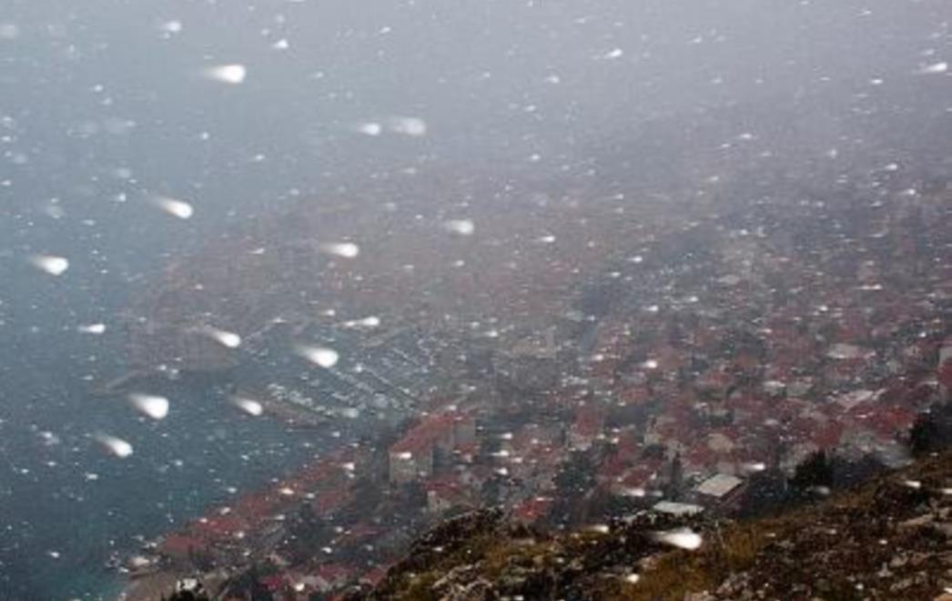 ZIMA POKAZALA ZUBE! U novi tjedan s dodatnim snijegom i minusima, u Dalmaciji će se kiša smrzavati na tlu