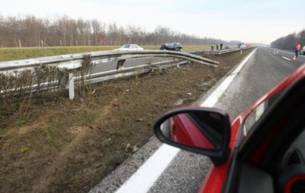 TEŠKA PROMETNA NESREĆA NA A1 U SMJERU DUBROVNIKA: Automobil sletio s ceste, troje ozlijeđenih!