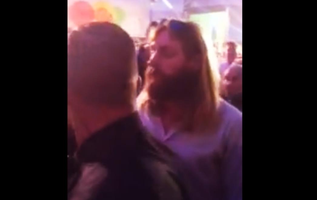 BIZARAN PROBLEM: Pogledajte što mu se događa jer sliči na Isusa (VIDEO)