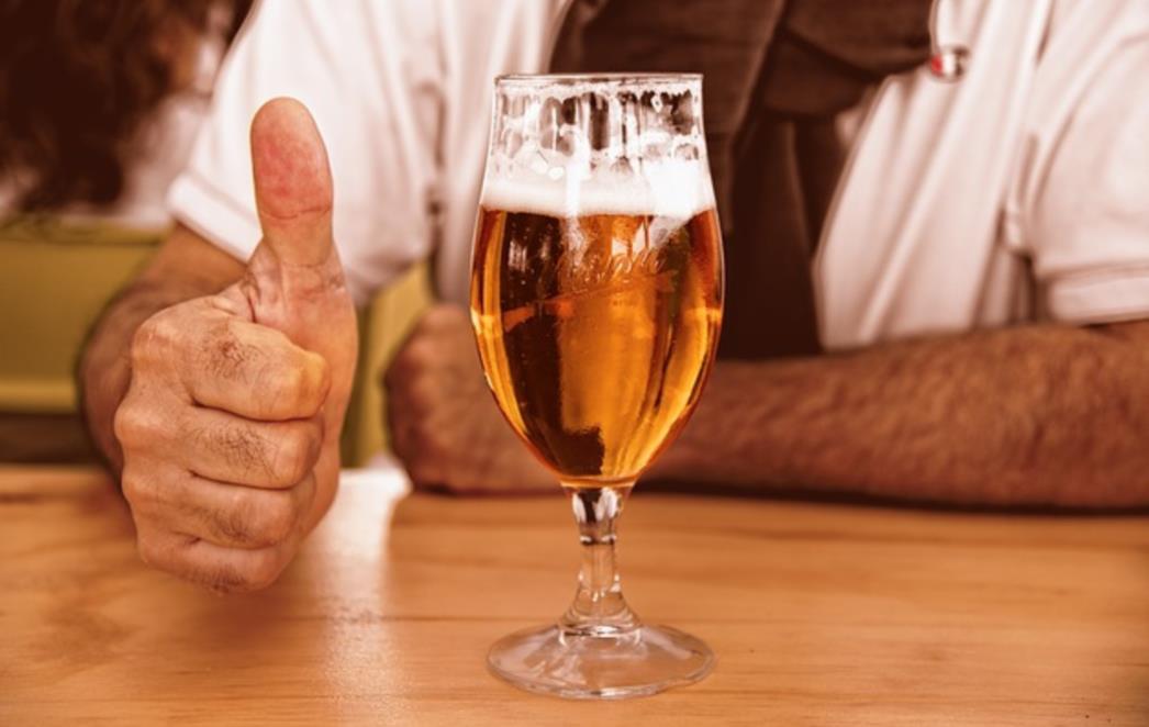 HMELJ JE KRIV ZA SVE Evo zašto nekim muškarcima narastu grudi