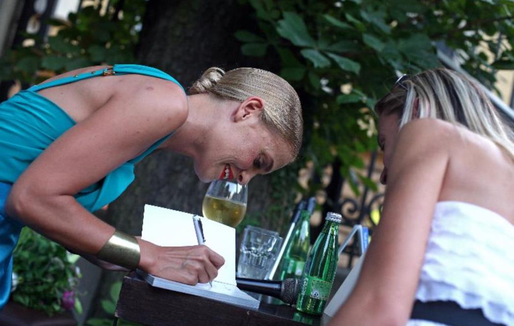 FOTO Nevena Rendeli predstavila svoju prvu knjigu