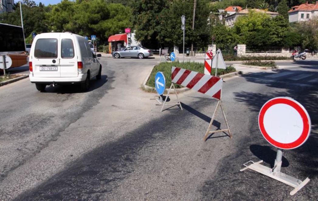 Opet pukla vodovodna cijev na Lapadskoj obali
