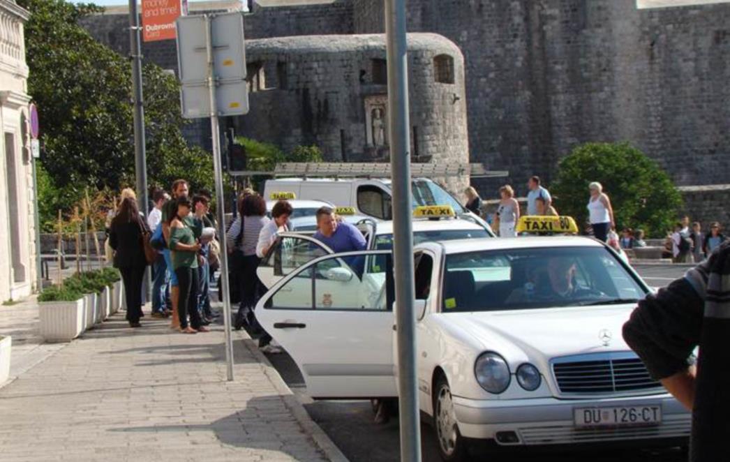 Taksiji i autobusi voze besplatno na Blagdan svetog Vlaha