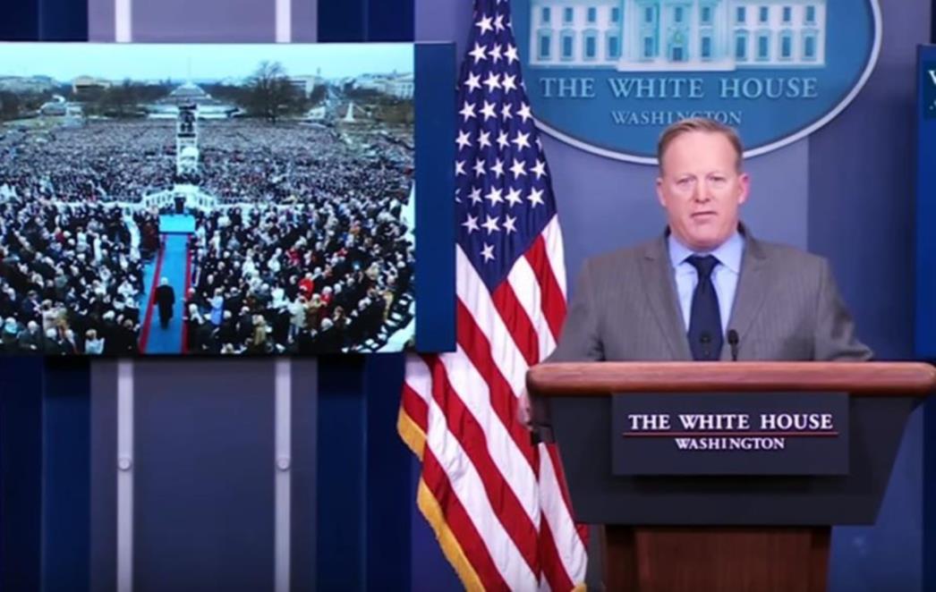TKO JE TRUMPOV SPIN DOKTOR? Ratuje s   medijima, mahnito žvaće gume, a ponekad rasplače   djecu