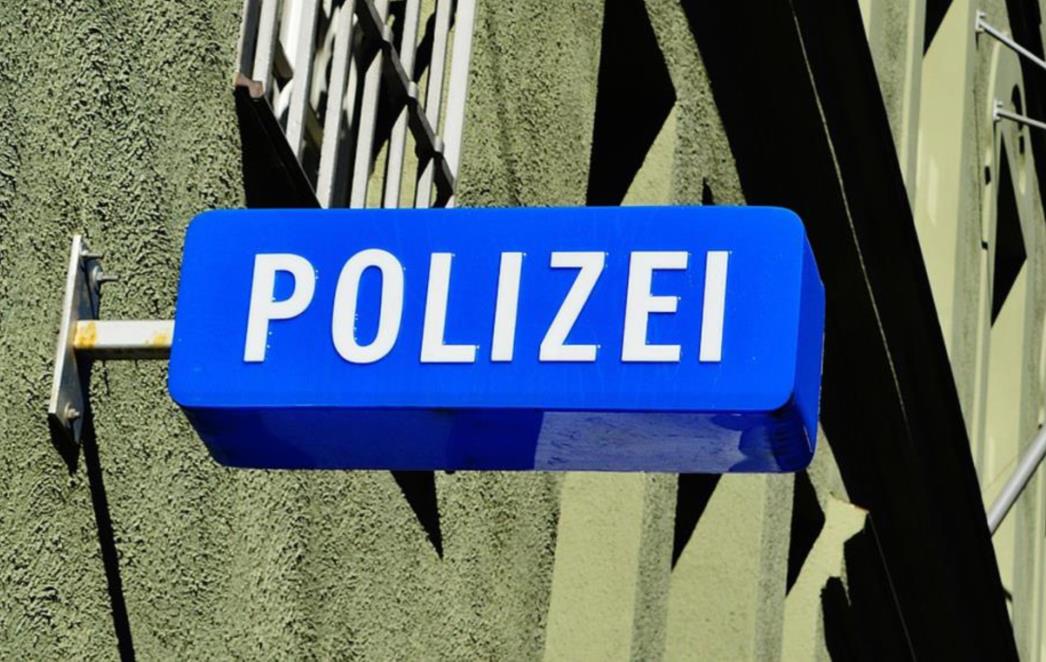NAPAD ISPRED SINAGOGE U NJEMAČKOJ U uniformi pucao po ljudima, dvoje mrtvih