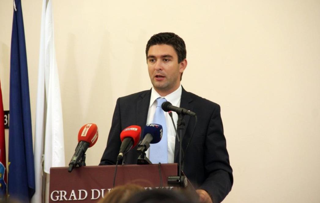 MATO FRANKOVIĆ O TAKSISTIMA: Koncesije su se dodijeljivale po sumnjivim uvjetima, pa čak i putem harmonike!