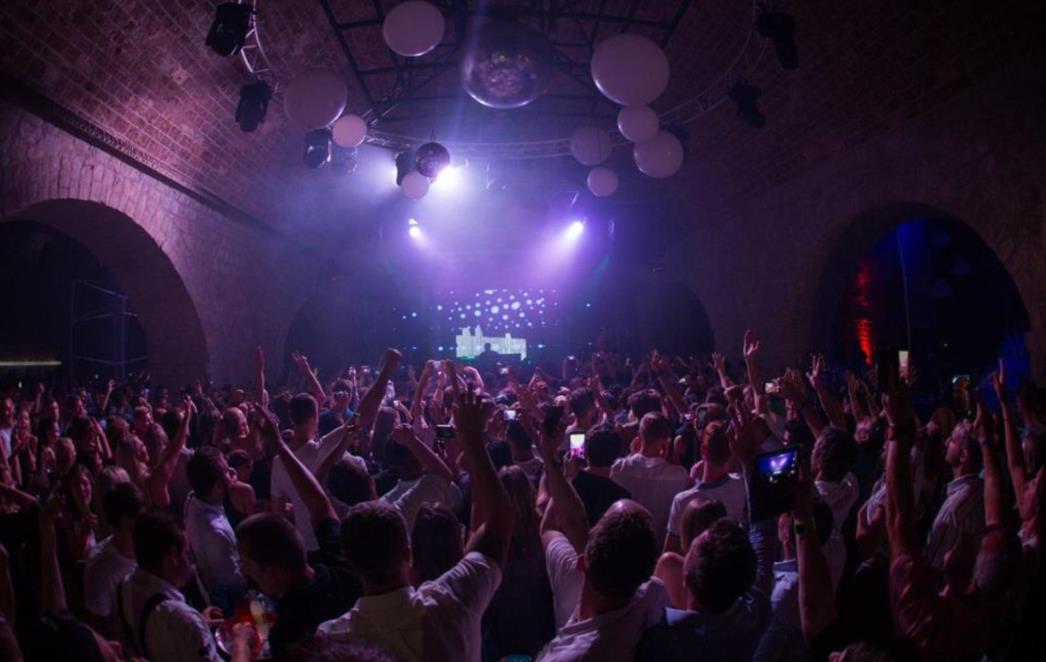     Dijelimo 2x1 ulaznicu za koncert Paul van Dyka u Revelinu!