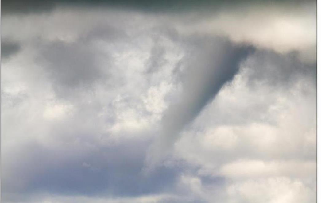 KAD PRIRODA UDARI: Pogledajte video pijavice koje se svom silinom obrušila na Supetar (VIDEO)