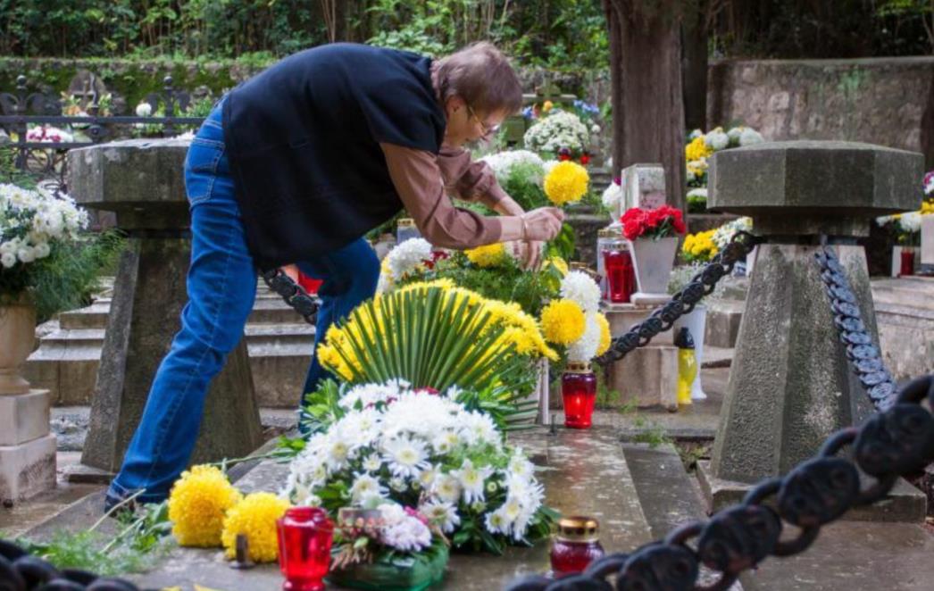 BLAGDAN JE SVIH SVETIH: Biskup Uzinić danas predvodi euharistijsko slavlje na groblju Boninovo