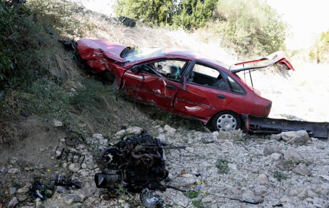 Mladići koji su sletjeli s ceste izvan životne opasnosti