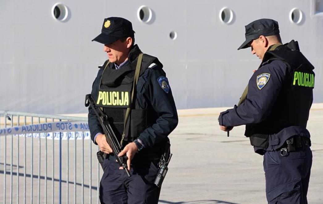 NA ULICAMA DUGE CIJEVI Opljačkana OTP banka u Opuzenu!