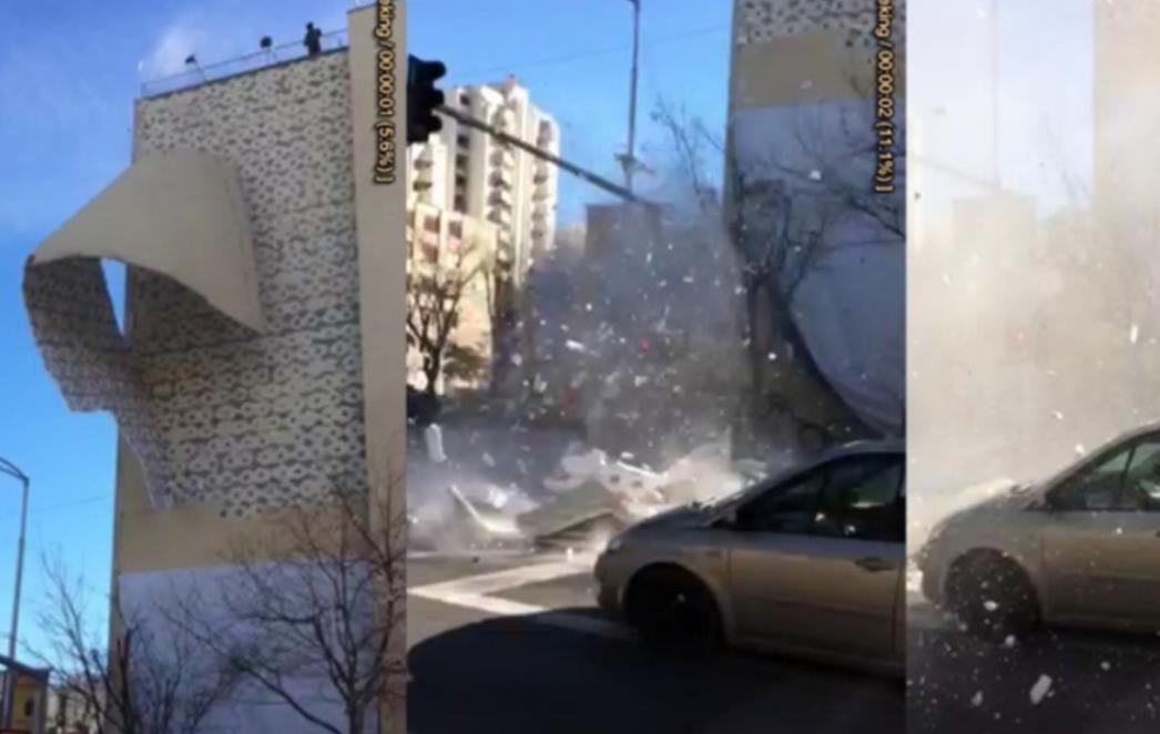 POGLEDAJTE DRAMATIČNU SNIMKU: Orkanska bura ruši fasadu zgrade u Splitu! /VIDEO/