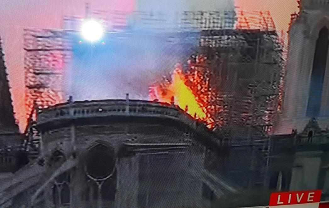 Gori katedrala Notre Dame
