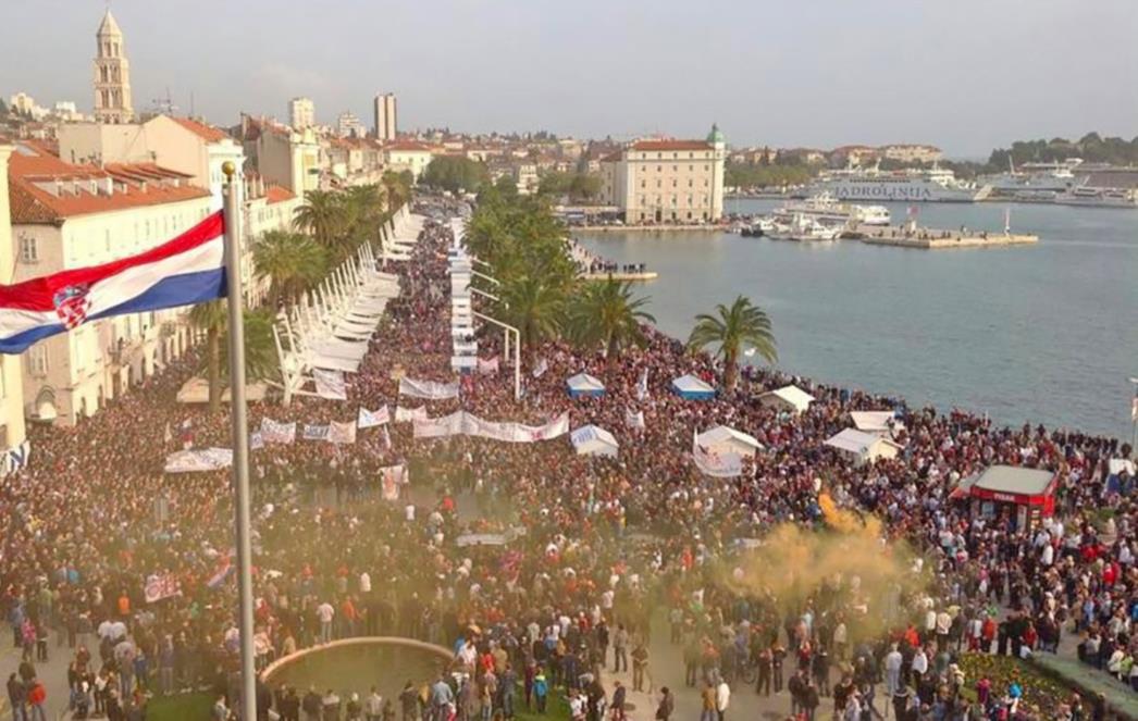 Krcata riva: 40.000 navijača na Torcidinom prosvjedu (VIDEO)