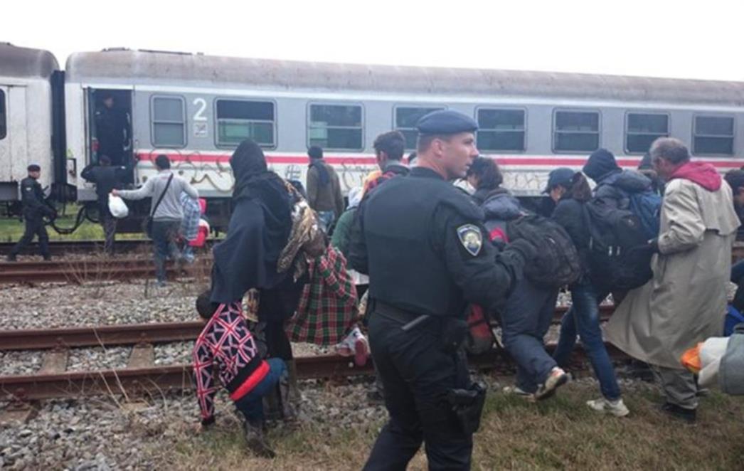 Srpski autobusi tisuće izbjeglica dovoze na ničiju zemlju  u šume kod Strošinaca